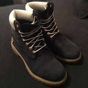 Navy Timberland’s - Men’s 10/Women’s 12
